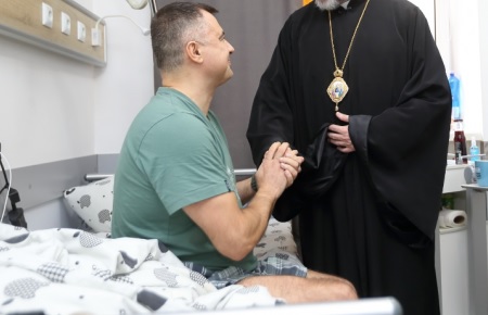 У лікарнях України працюватимуть капелани