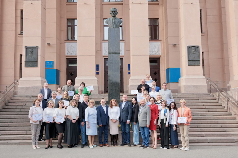 20 керівників та керівниць закладів охорони здоров’я закінчили першу сертифікатну програму для управлінців у НМУ імені О.О.Богомольця