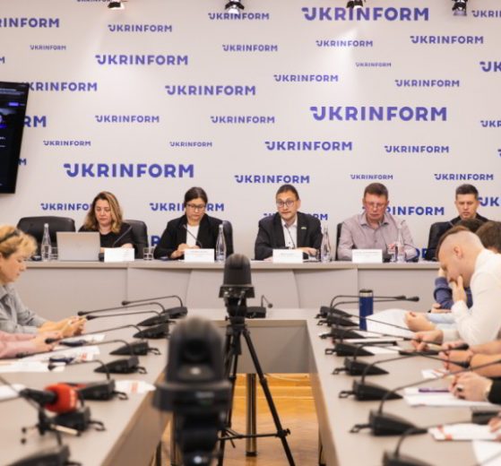 Поширеність куріння сигарет серед підлітків значно знизилася за останні 20 років але залишається стабільною на рівні 12% останні 7 років; натомість кожен п’ятий підліток вживає е-сигарети