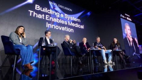 В Україні реалізується перший у Східній Європі проєкт для лікування військових із важкими пораненнями з використанням ШІ