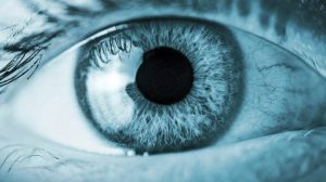 Понад 100 українських медзакладів виконують безоплатні операції з імплантації штучного кришталика — як скористатися послугою