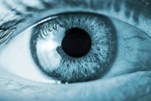 Понад 100 українських медзакладів виконують безоплатні операції з імплантації штучного кришталика — як скористатися послугою