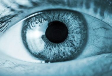 Понад 100 українських медзакладів виконують безоплатні операції з імплантації штучного кришталика — як скористатися послугою