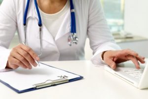У яких випадках лікар може ініціювати припинення декларації та як це відбувається